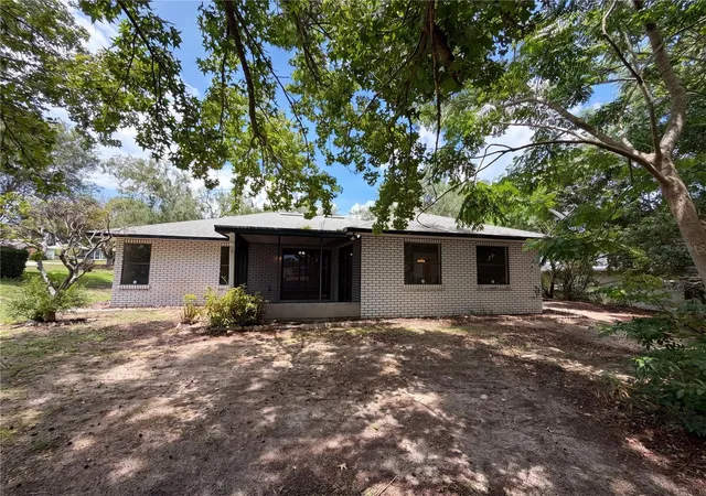 Photo 4 of Sale Pending at 12620 Bay Hl Dr, Grand Island, FL 32735 | MLS# O6413383 | Listing updated on 2026-09-14