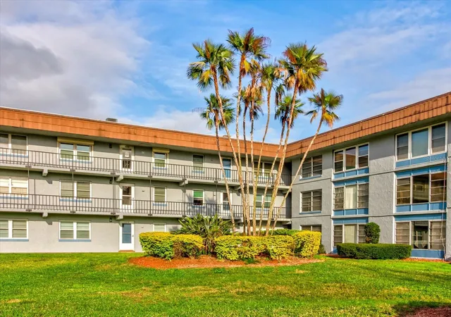 Condo for sale at 333 Lake Howard Dr NW #314D, Winter Haven, FL 33880 | MLS# TB8515282 | Listing updated on 2026-09-18
