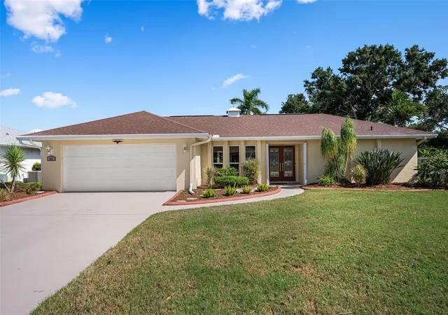 Photo 3 of Single family home for sale at 1011 Pine Forest Ct, Venice, FL 34293 | MLS# N6144598 | Listing updated on 2026-10-01