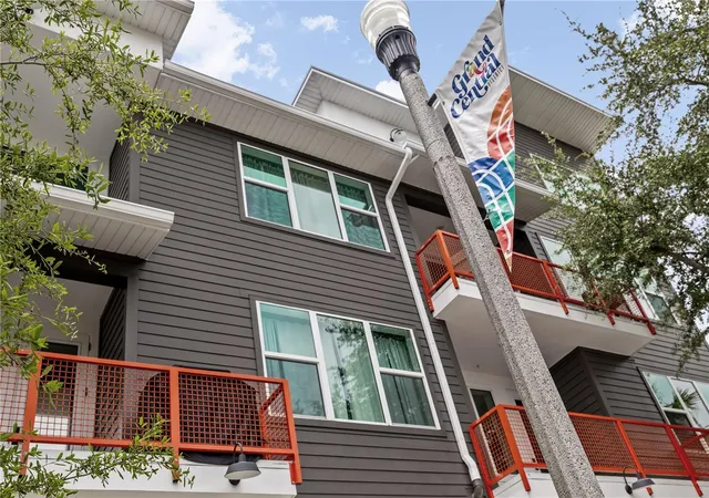 Photo 3 of Townhouse for sale at 17 29th Street N #Lot 8, Saint Petersburg, FL 33713 | MLS# TB8516045 | Listing updated on 2026-10-22