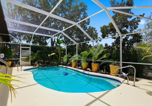 Photo 3 of Single family home for sale at 25 Cottonwood Ct, Palm Coast, FL 32137 | MLS# FC319069 | Listing updated on 2026-10-04