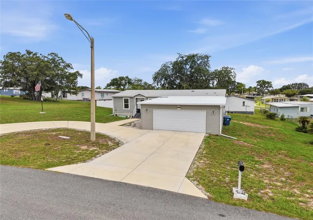 Photo 2 of Manufactured home for sale at 12532 Fairway Ave, Brooksville, FL 34613 | MLS# W7886451 | Listing updated on 2026-09-13