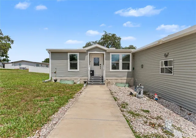 Photo 3 of Manufactured home for sale at 12532 Fairway Ave, Brooksville, FL 34613 | MLS# W7886451 | Listing updated on 2026-09-13