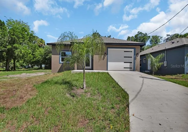 Photo 1 of Single family home for sale at 558 Wallace St, Daytona Beach, FL 32114 | MLS# V4949507 | Listing updated on 2026-09-12