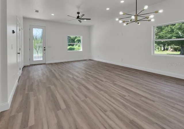 Photo 4 of Single family home for sale at 558 Wallace St, Daytona Beach, FL 32114 | MLS# V4949507 | Listing updated on 2026-09-12