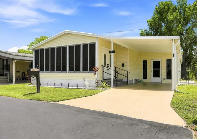 Photo 3 of Manufactured home for sale at 1 Poinsettia Dr, Fort Myers, FL 33905 | MLS# C7527019 | Listing updated on 2026-10-08