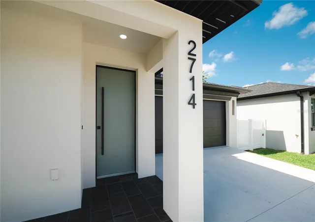 Photo 2 of Single family home for sale at 2714 W Tampa Bay Blvd, Tampa, FL 33607 | MLS# TB8516603 | Listing updated on 2026-09-11