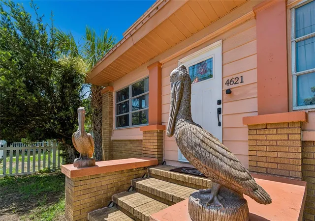 Photo 3 of Single family home for sale at 4621 9th Avenue N, Saint Petersburg, FL 33713 | MLS# TB8516604 | Listing updated on 2026-09-30