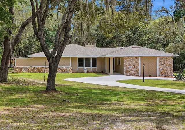 Photo 1 of Single family home for sale at 162 W Massachusetts St, Hernando, FL 34442 | MLS# W7886501 | Listing updated on 2026-09-26