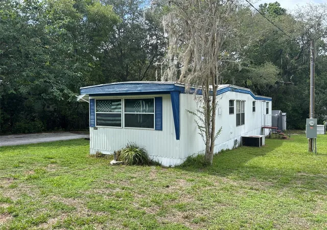 Photo 2 of Manufactured home for sale at 10945 Se 132nd Place, Ocklawaha, FL 32179 | MLS# G5113448 | Listing updated on 2026-09-15