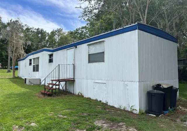 Photo 3 of Manufactured home for sale at 10945 Se 132nd Place, Ocklawaha, FL 32179 | MLS# G5113448 | Listing updated on 2026-09-15