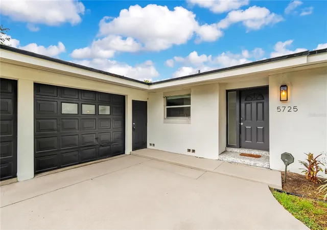Photo 3 of Single family home for sale at 5725 Padgett Cir, Orlando, FL 32839 | MLS# O6414930 | Listing updated on 2026-10-02