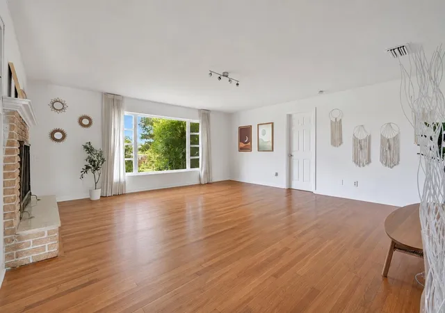 Photo 4 of Single family home for sale at 5725 Padgett Cir, Orlando, FL 32839 | MLS# O6414930 | Listing updated on 2026-10-02
