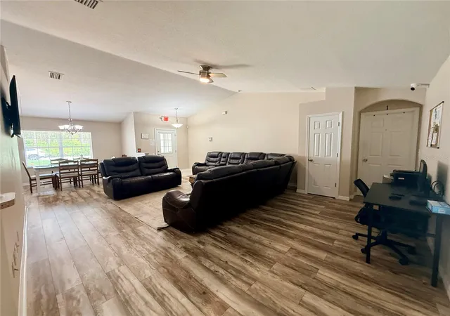 Photo 4 of Single family home for sale at 18 Burning View Ln, Palm Coast, FL 32137 | MLS# V4949554 | Listing updated on 2026-09-12