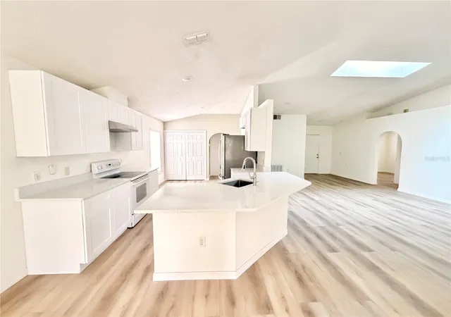 Photo 3 of Single family home for sale at 426 Woodbury Pines Cir, Orlando, FL 32828 | MLS# O6415487 | Listing updated on 2026-09-13