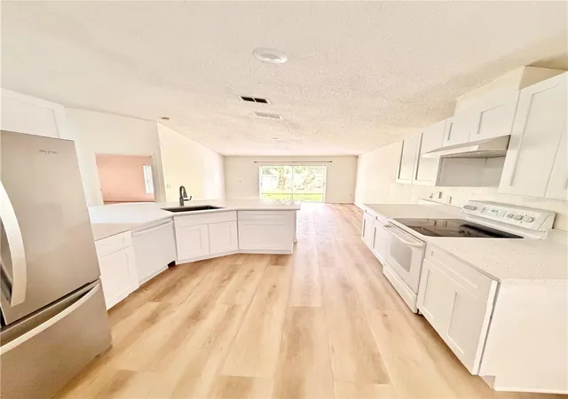 Photo 4 of Single family home for sale at 426 Woodbury Pines Cir, Orlando, FL 32828 | MLS# O6415487 | Listing updated on 2026-09-13
