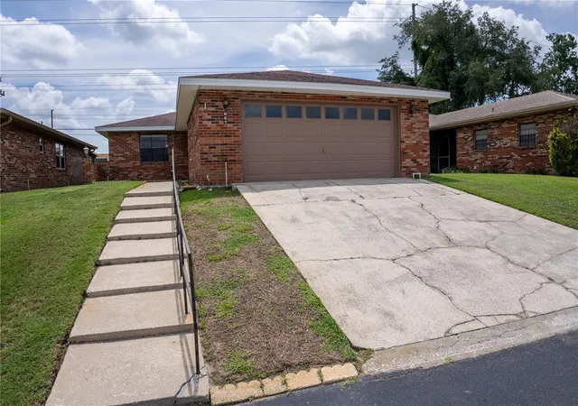 Photo 1 of Single family home for sale at 661 Lake Carolyn Cir, Lakeland, FL 33813 | MLS# O6415584 | Listing updated on 2026-10-22