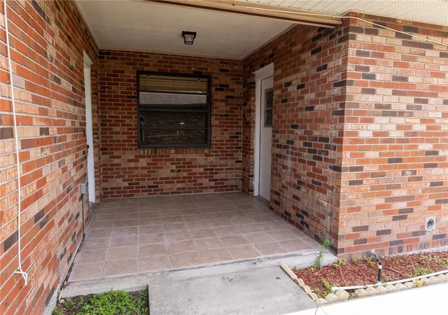 Photo 2 of Single family home for sale at 661 Lake Carolyn Cir, Lakeland, FL 33813 | MLS# O6415584 | Listing updated on 2026-10-22