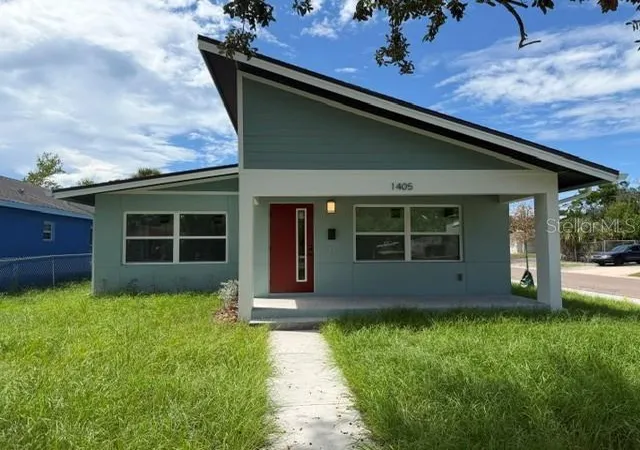 Single family home for sale at 1405 40th Street S, Saint Petersburg, FL 33711 | MLS# W7886616 | Listing updated on 2026-09-15