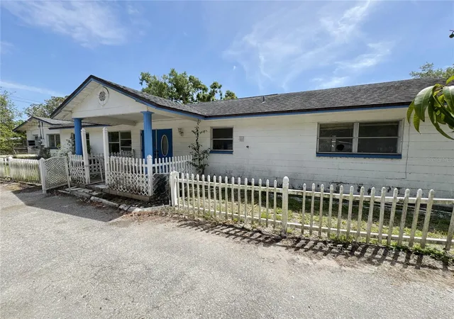 Photo 1 of Single family home for sale at 4103 Brazilnut Ave, Sarasota, FL 34234 | MLS# C7527185 | Listing updated on 2026-10-01