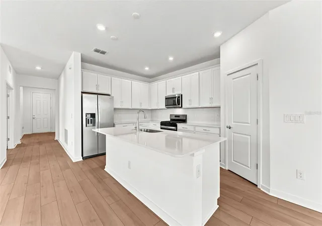 Photo 3 of Single family home for sale at 33335 Herds Hallow Way, Wesley Chapel, FL 33545 | MLS# TB8517949 | Listing updated on 2026-10-09