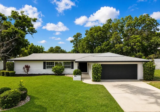 Photo 1 of Single family home for sale at 810 Allamanda Dr, Largo, FL 33770 | MLS# TB8517952 | Listing updated on 2026-09-15
