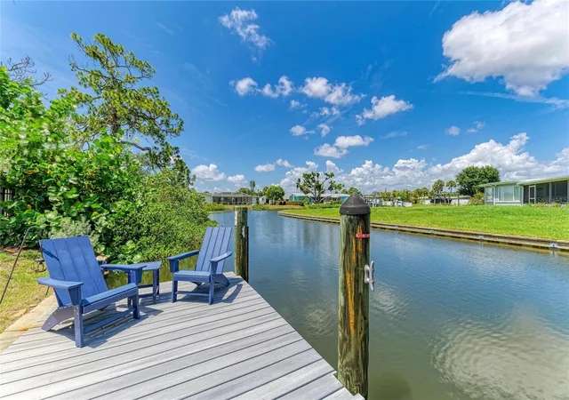 Photo 3 of Single family home for sale at 302 Dona Dr, Nokomis, FL 34275 | MLS# A4696707 | Listing updated on 2026-10-02