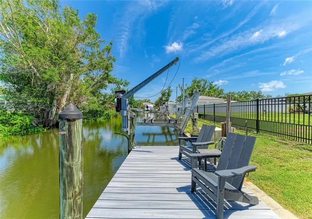 Photo 3 of Single family home for sale at 302 Dona Dr, Nokomis, FL 34275 | MLS# A4696707 | Listing updated on 2026-10-02
