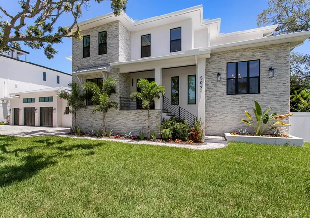 Photo 1 of Mansion for sale at 5021 W Leona St, Tampa, FL 33629 | MLS# TB8518095 | Listing updated on 2026-09-15