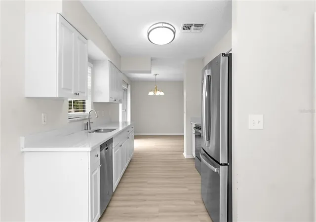 Photo 4 of Single family home for sale at 929 Sandywood Dr, Brandon, FL 33510 | MLS# TB8518267 | Listing updated on 2026-09-10