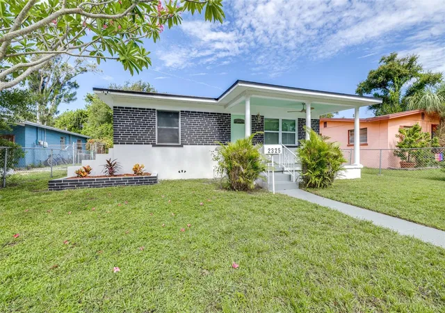 Photo 3 of Single family home for sale at 2325 Highland St S, Saint Petersburg, FL 33705 | MLS# TB8518271 | Listing updated on 2026-09-29