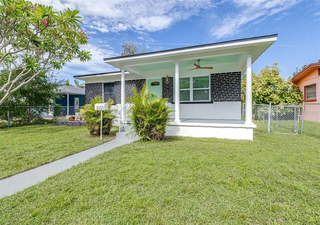 Photo 4 of Single family home for sale at 2325 Highland St S, Saint Petersburg, FL 33705 | MLS# TB8518271 | Listing updated on 2026-09-29