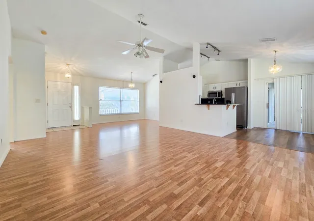 Photo 3 of Single family home for sale at 10417 Lake Hasson Cir, Clermont, FL 34711 | MLS# O6416142 | Listing updated on 2026-09-24