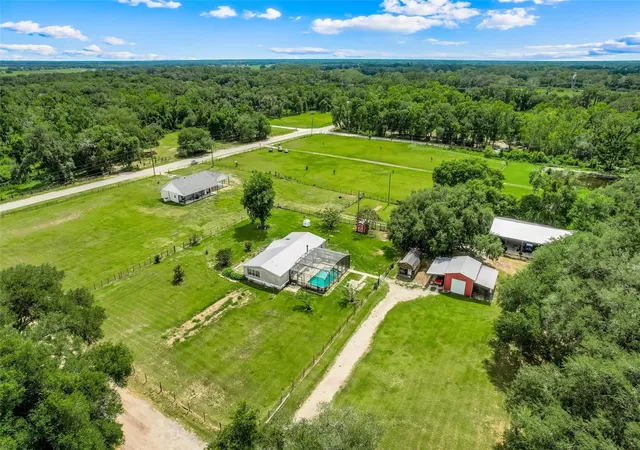 Photo 2 of Manufactured home for sale at 21301 Quail Hammock Ln, Groveland, FL 34736 | MLS# G5113645 | Listing updated on 2026-09-29