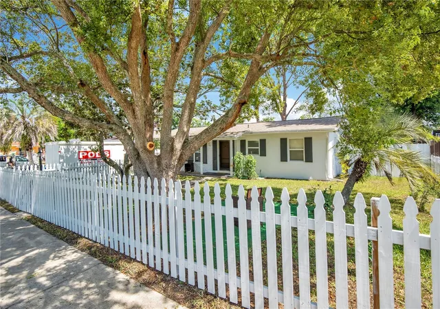 Photo 3 of Single family home for sale at 682 Merrimac St, Deltona, FL 32725 | MLS# O6416487 | Listing updated on 2026-09-15