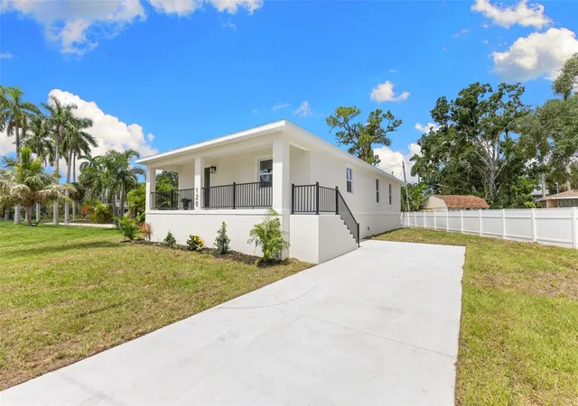 Photo 1 of Single family home for sale at 120 Brown St, Bradenton, FL 34208 | MLS# A4696980 | Listing updated on 2026-09-15