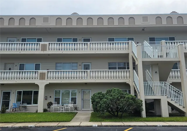 Listing Photo 2 - Condo for sale in building located at 2284 Philippine Dr, Clearwater, FL 33763 - Unit #39