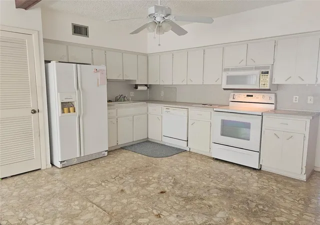 Listing Photo 4 - Condo for sale in building located at 2284 Philippine Dr, Clearwater, FL 33763 - Unit #39