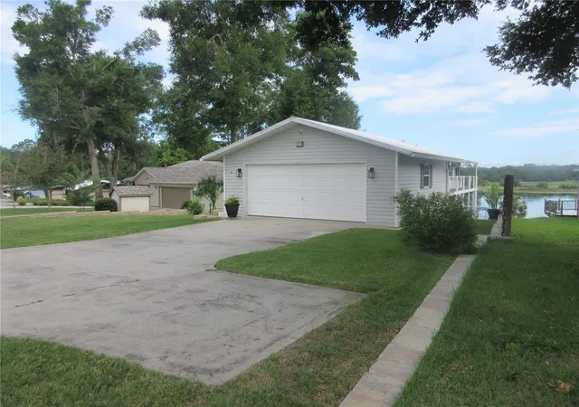 Photo 2 of Single family home for sale at 16849 Se 59th Place, Ocklawaha, FL 32179 | MLS# OM726650 | Listing updated on 2026-09-15