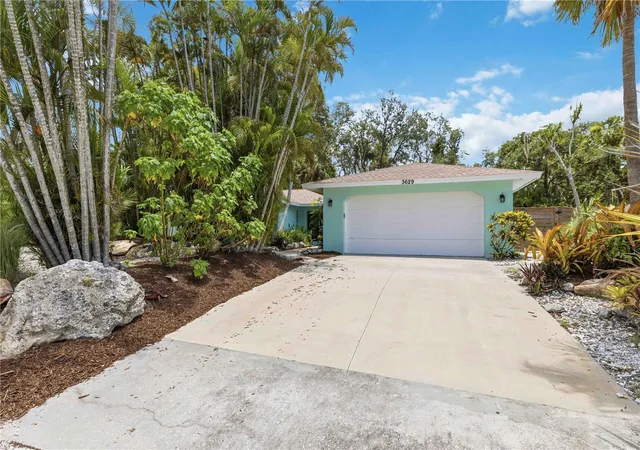Photo 3 of Single family home for sale at 3629 Egerton Cir, Sarasota, FL 34233 | MLS# A4697085 | Listing updated on 2026-10-07