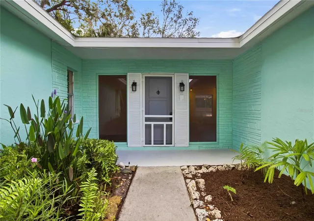 Photo 3 of Single family home for sale at 3629 Egerton Cir, Sarasota, FL 34233 | MLS# A4697085 | Listing updated on 2026-10-07