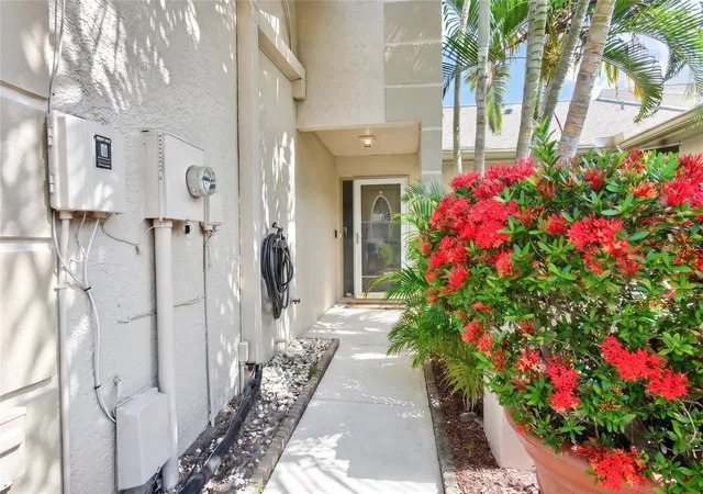 Photo 3 of Townhouse for sale at 2524 W Brook Ln, Clearwater, FL 33761 | MLS# TB8519361 | Listing updated on 2026-09-23