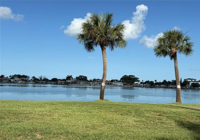 Photo 2 of Single family home for sale at 110 Sunset Dr S, St Petersburg, FL 33707 | MLS# TB8519370 | Listing updated on 2026-10-30