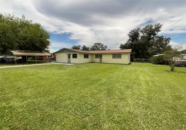 Photo 4 of Sale Pending at 37820 Crystal Way, Dade City, FL 33523 | MLS# TB8519528 | Listing updated on 2026-09-15