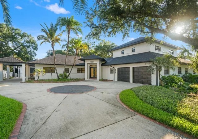 Photo 2 of Single family home for sale at 2521 Lake Ellen Dr, Tampa, FL 33618 | MLS# TB8519750 | Listing updated on 2026-10-05