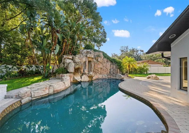 Photo 3 of Single family home for sale at 2521 Lake Ellen Dr, Tampa, FL 33618 | MLS# TB8519750 | Listing updated on 2026-10-05
