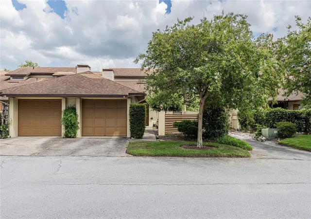 Townhouse for sale at 925 Fenton Ln #9, LAKELAND, FL 33809 | MLS# TB8519976