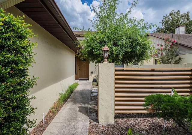Photo 2 of Townhouse for sale at 925 Fenton Ln #9, Lakeland, FL 33809 | MLS# TB8519976 | Listing updated on 2026-10-06