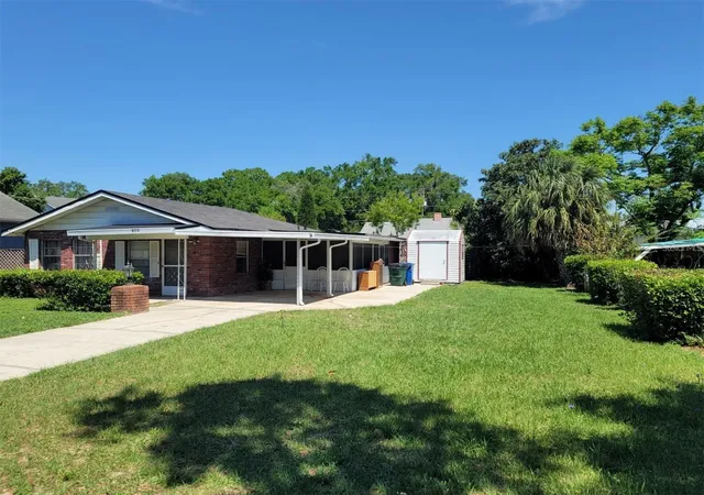 Photo 2 of Single family home for sale at 905 Avenue E Ne, Winter Haven, FL 33881 | MLS# TB8520126 | Listing updated on 2026-09-10