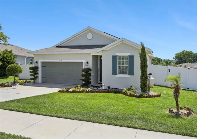 Photo 3 of Single family home for sale at 31736 Broadwater Ave, Leesburg, FL 34748 | MLS# O6417670 | Listing updated on 2026-09-15